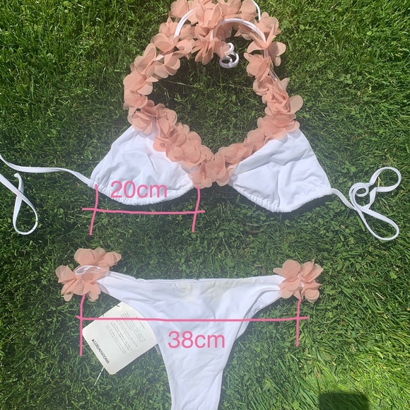 La Reveche White and Pink Bikini Large - Picture 8 of 8